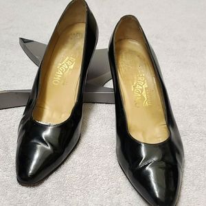 Salvatore Ferragamo black patent pumps 10C